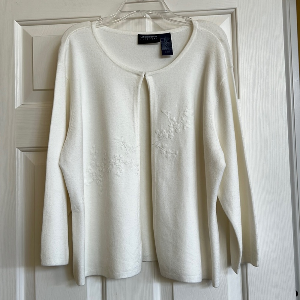 Liz Clairborne sweater ( NWOT )
 ( Elegant fabric )